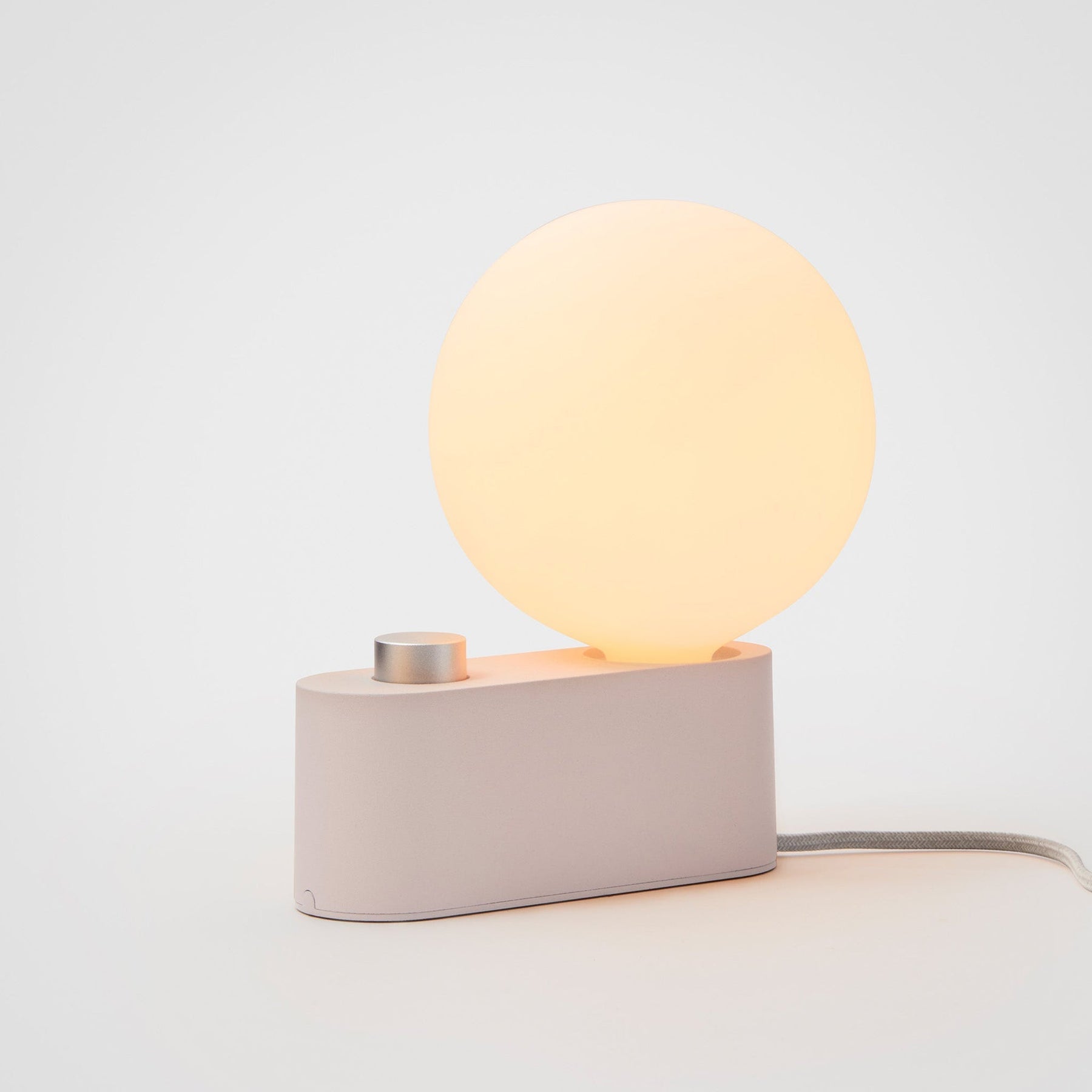 Desk Lamp Placement Tips for Better Lighting and a Cleaner Desk Setup