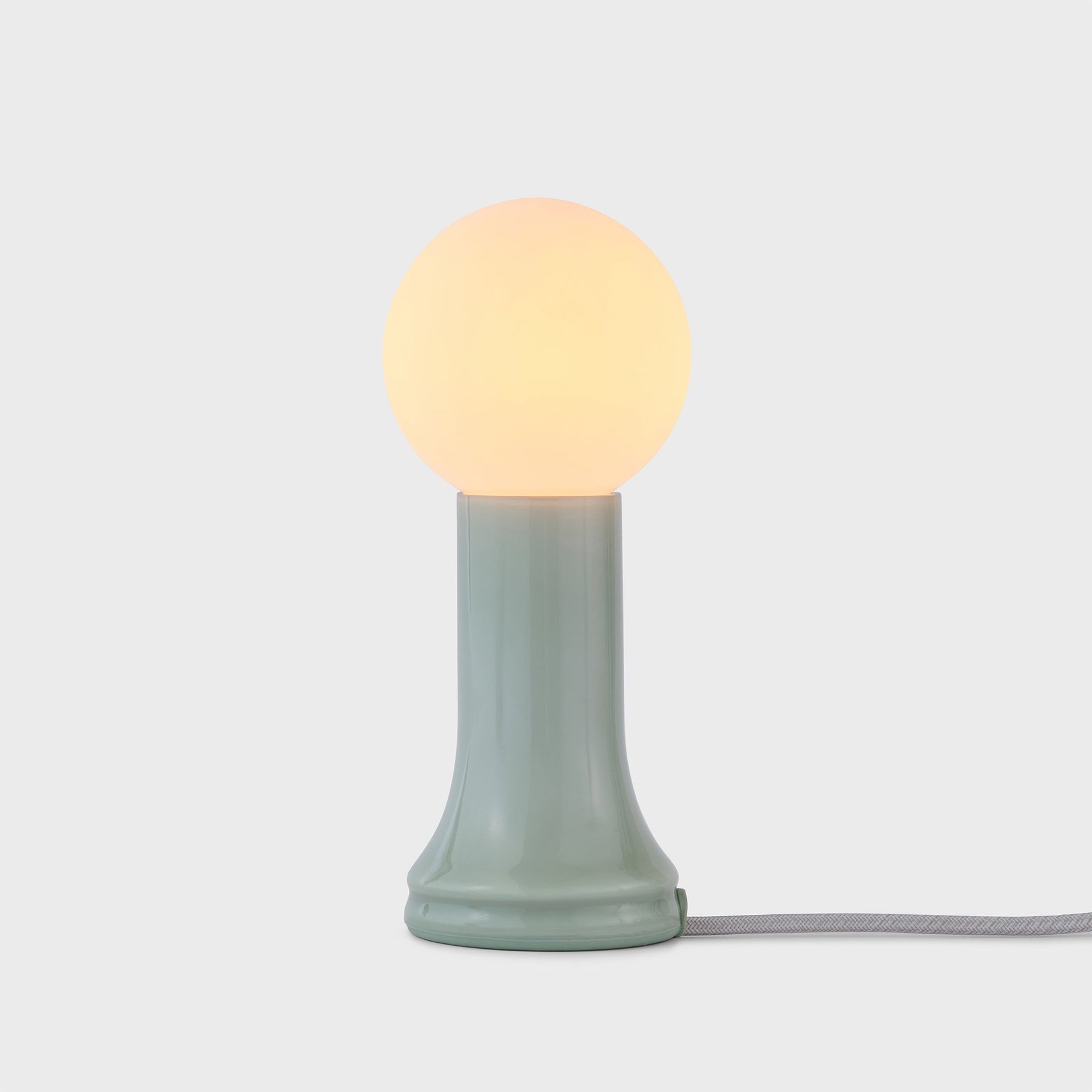 Best Desk Lamp Styles for Modern, Minimalist, and Warm Office Design