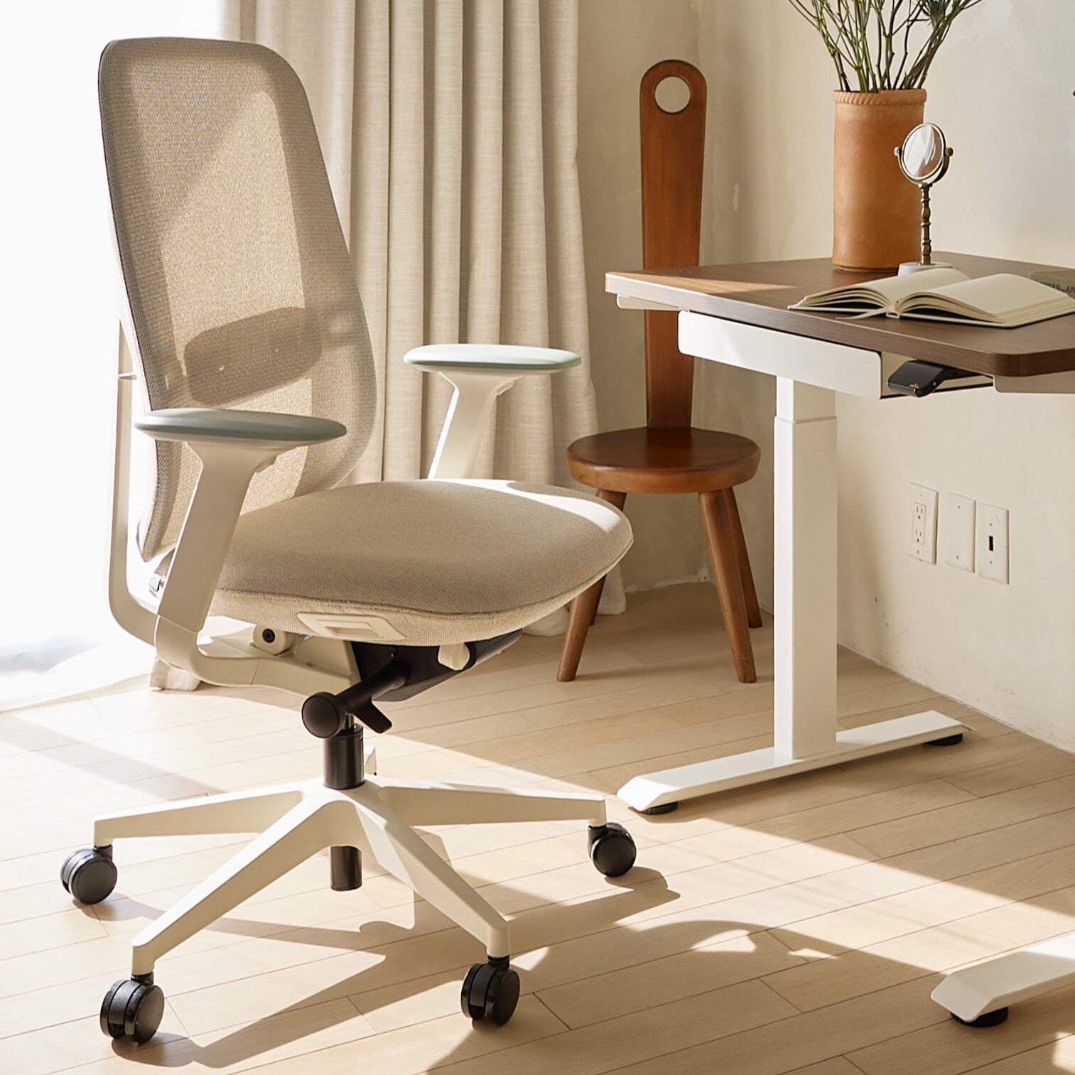 Modern Adaptable Tables That Flex With You