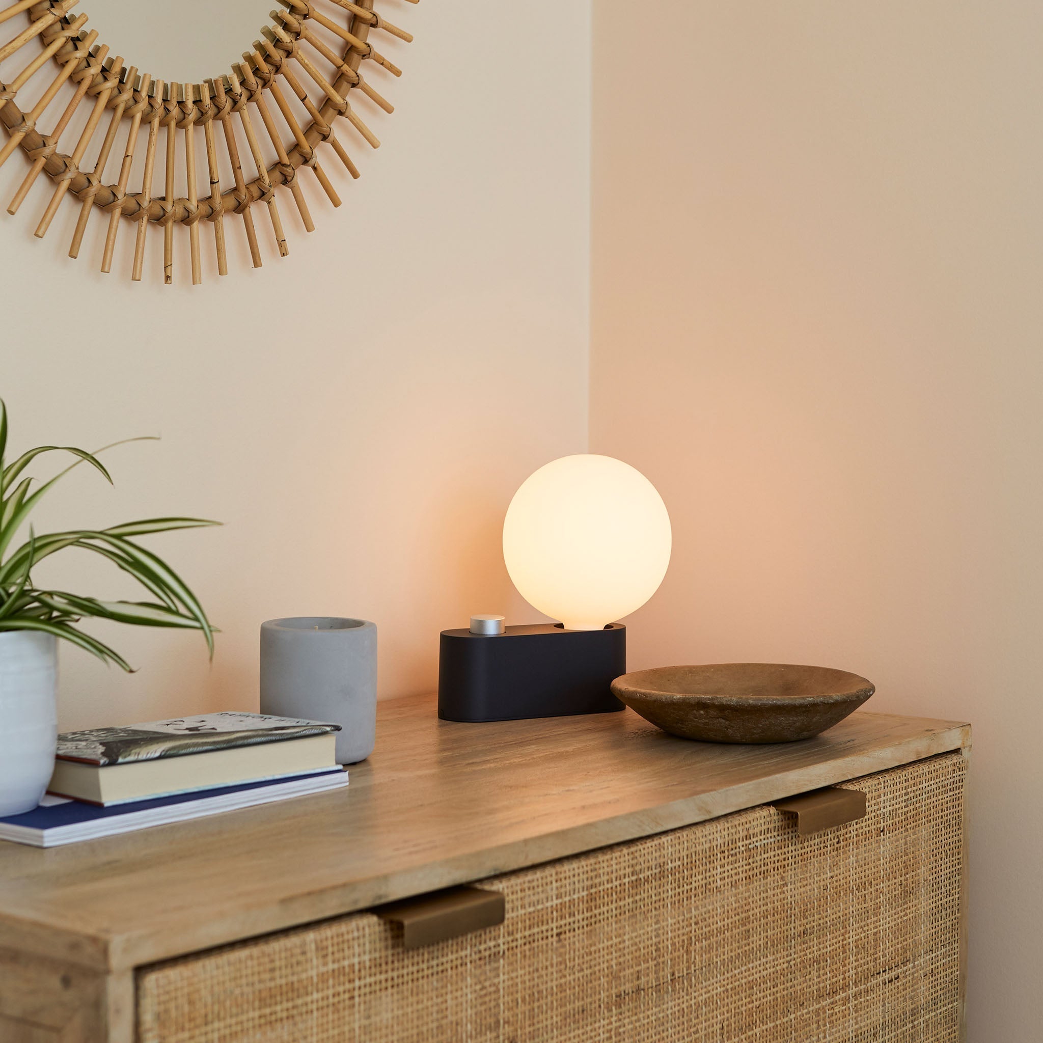 How an Alumina Lamp Makes Focus Zones Feel More Polished