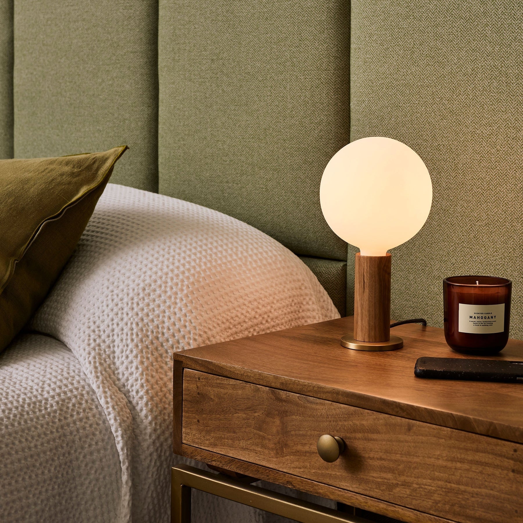 Table Lamp vs Desk Lamp: Which One Belongs in a Home Office?